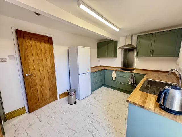 Photo 2 — Forest Court, Arboretum, NG1