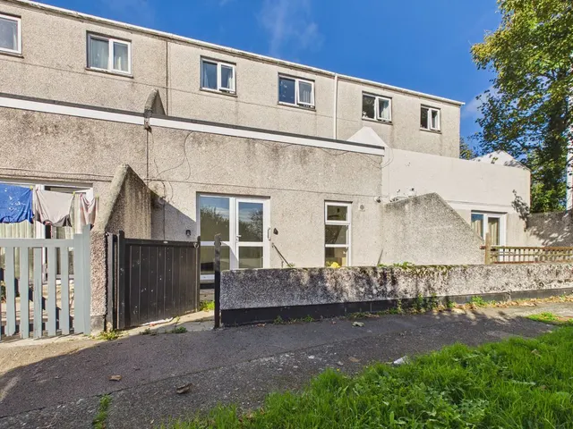 Jack Stephens Estate, Penzance, TR18, photo 1