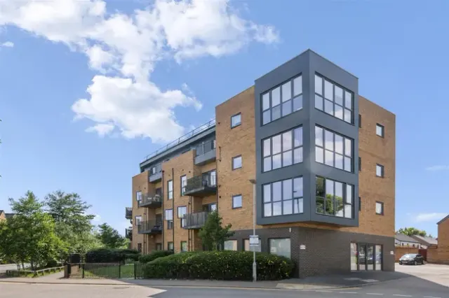 Dyson Drive, Uxbridge