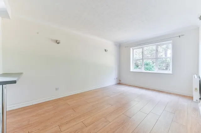 Photo 2 — 3 Cramer Court, Warwick Road, New Malden