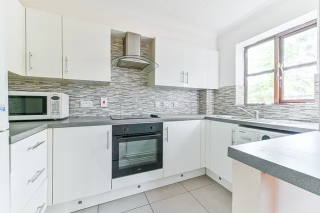 Photo 3 — 3 Cramer Court, Warwick Road, New Malden