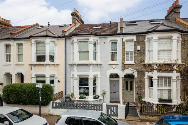 Sutton Lane North, London, W4, photo 1