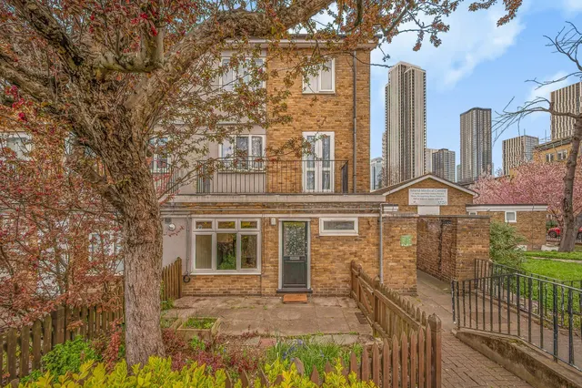 Manchester Road, London, E14, photo 1