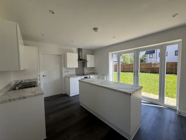 Francis Avenue, AYLESBURY, photo 1