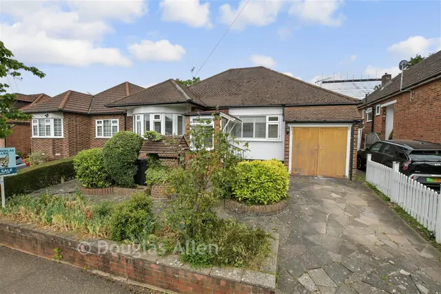Dacre Gardens, Chigwell, IG7, photo 1
