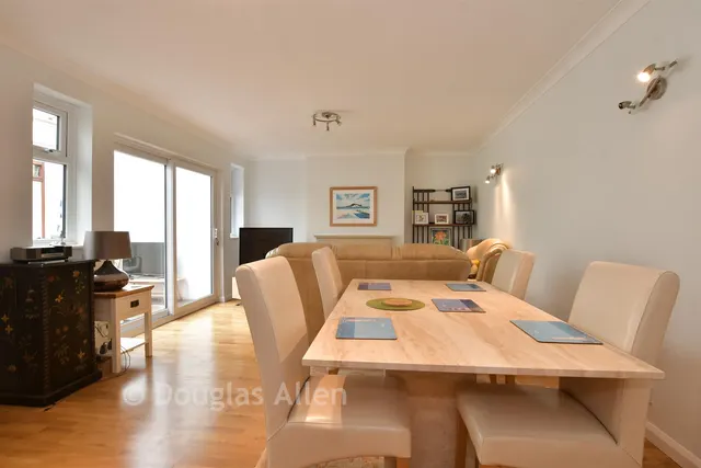 Dacre Gardens, Chigwell, IG7, photo 2