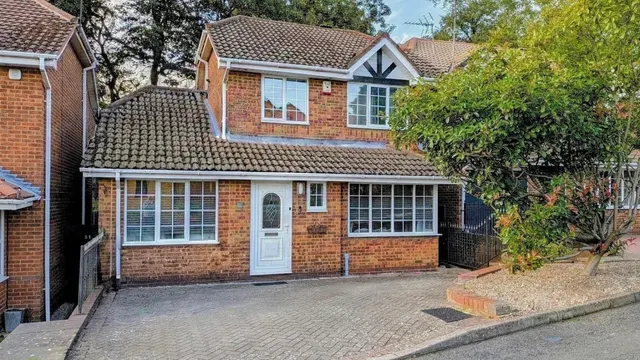 Foxlands Drive, Lower Gornal, DY3, photo 1