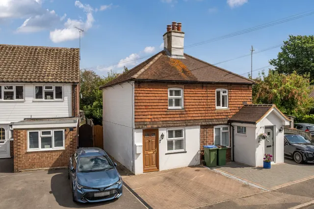 Littlehaven Lane, Horsham, RH12, photo 1