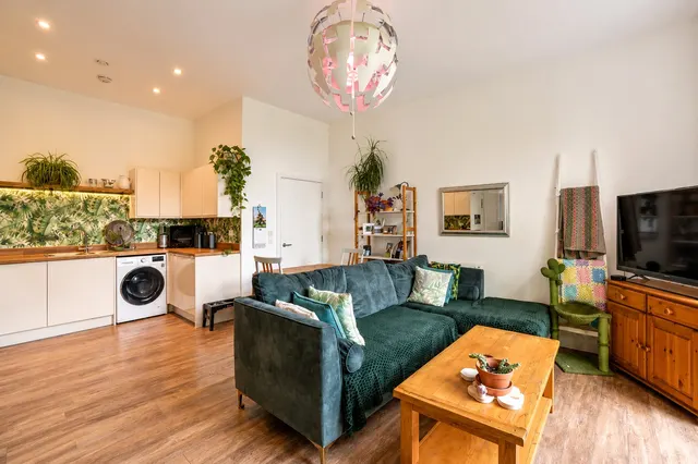 Walnut Tree Close, Guildford, GU1, photo 3