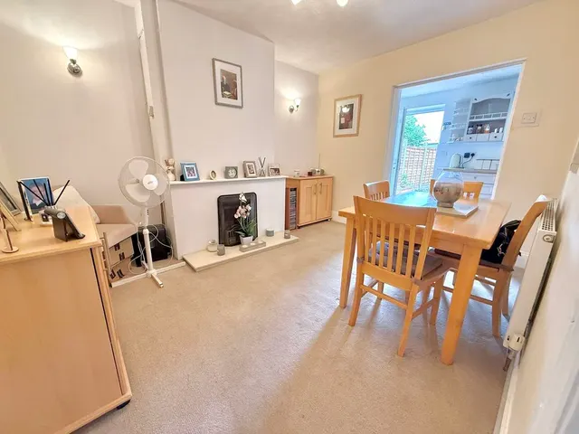 Photo 3 — Brackendale Grove, Luton LU3 2LT