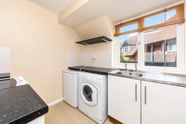 Sherborne Court, The Mount, GU2, photo 3