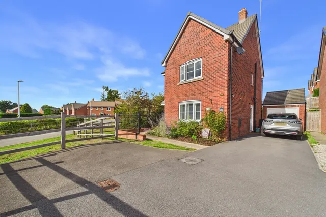 Boneham Road, Whitnash, Leamington Spa, photo 1