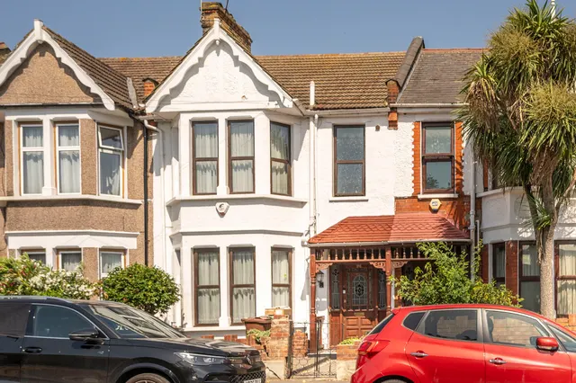 96 James Lane, London, photo 1