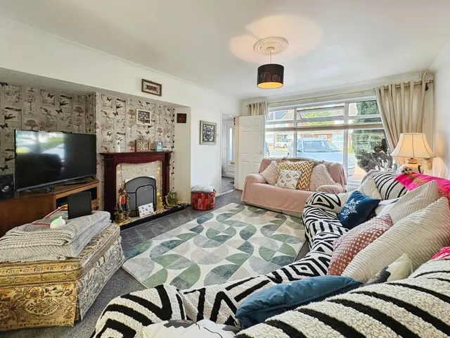 Orchard Boulevard, Oldland Common, Bristol, South Gloucestershire, photo 1
