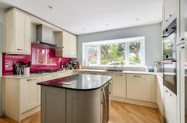 Cambridge Road, Owlsmoor, GU47, photo 3