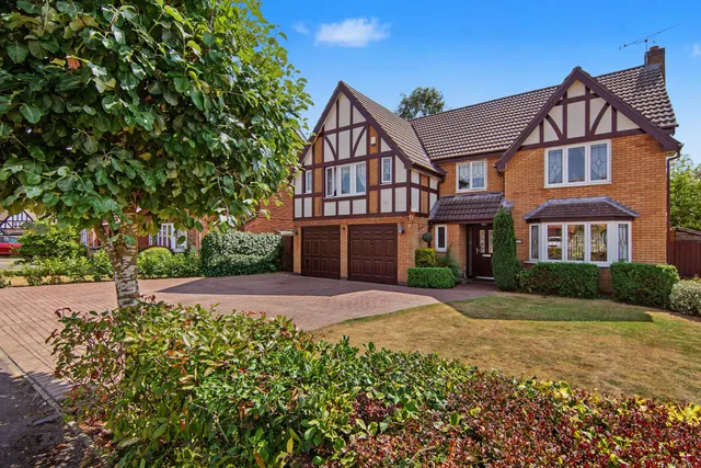 Greenfield Avenue, Balsall Common, CV7, photo 1