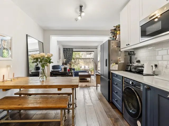 Third Avenue, London, E17, photo 1