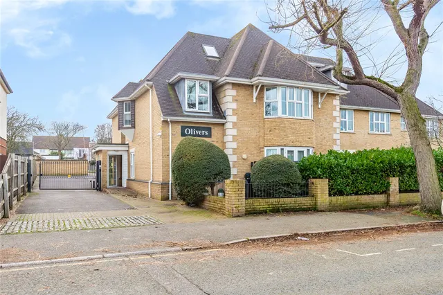 The Avenue, Hornchurch, RM12, photo 1