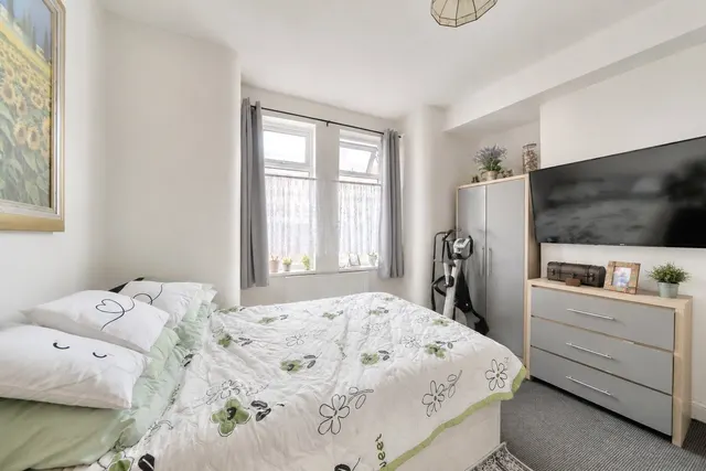 Photo 3 — Hexthorpe Road, Doncaster, South Yorkshire, DN4