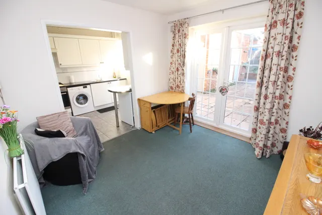Photo 3 — Malden Way, NEW MALDEN, Surrey, KT36EJ