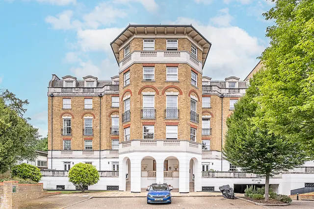 Chapman Square, London, SW19, photo 1