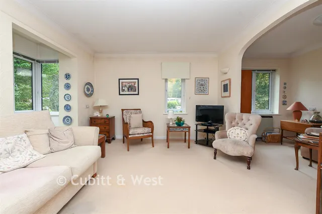 Greenwood Gardens, Caterham, CR3, photo 3