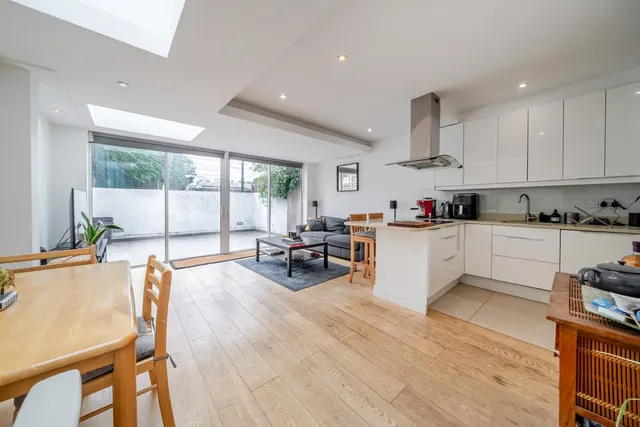 Photo 3 — Marmion Road, Battersea, London, SW11