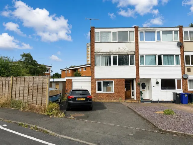 Holly Grove, Stourbridge, DY8 1UF, photo 1
