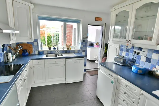 Foxcroft Drive, Colehill, BH21, photo 3