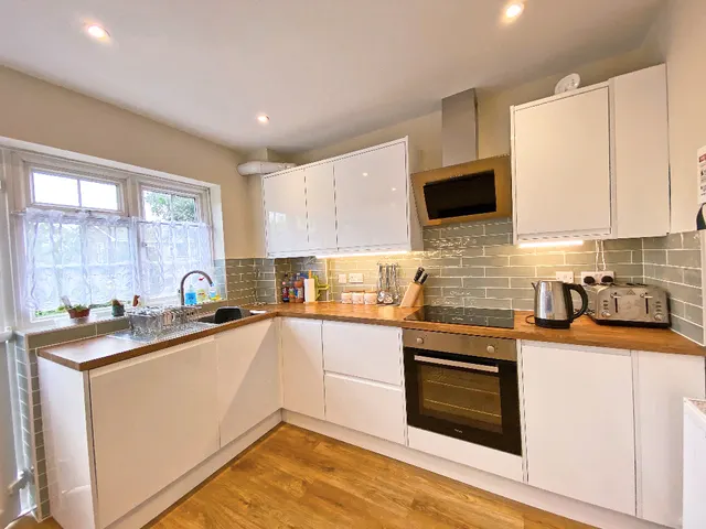Polden Close, Farnborough, GU14, photo 2