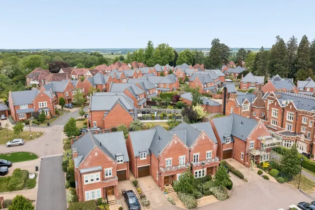 Photo 3 — Butterwick Way, Welwyn, AL6 9GH