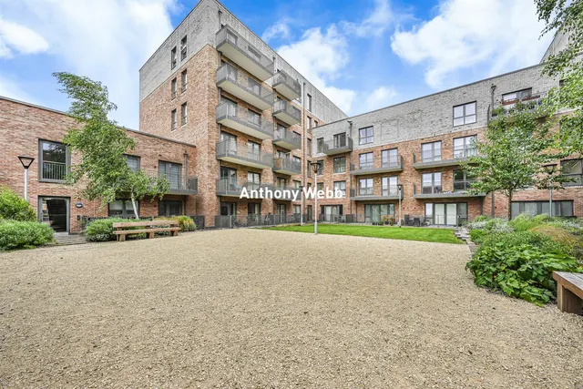 Bloomsbury Avenue, Southgate, N14, photo 1