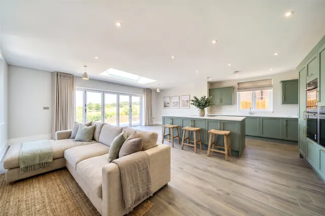 Latimer Place, Long Crendon, HP18, photo 2
