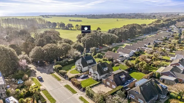 Photo 2 — Bodiam Avenue, Goring-By-Sea, Worthing
