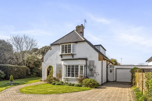 Bodiam Avenue, Goring-By-Sea, Worthing, photo 1