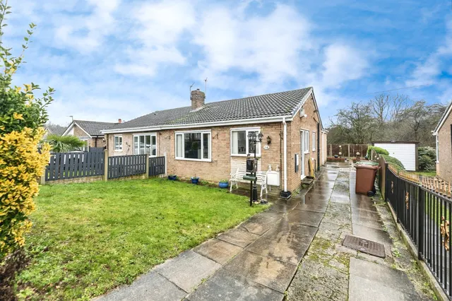 Barnsdale Way, Upton, Pontefract, photo 1