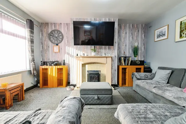East Drive, Swinton, M27, photo 3