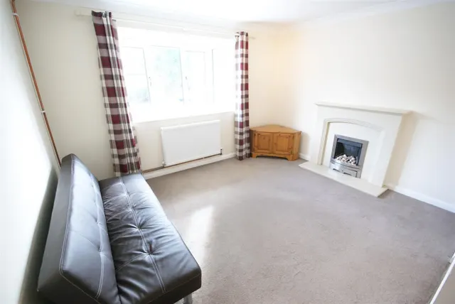 Photo 3 — Bramble Court, Bracebridge Heath