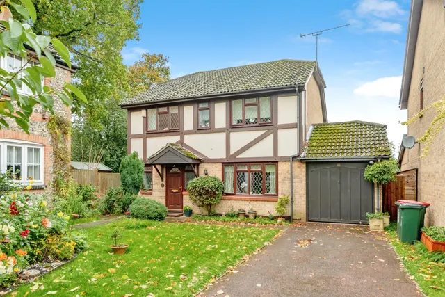 Horndean Close, Crawley, RH10, photo 1