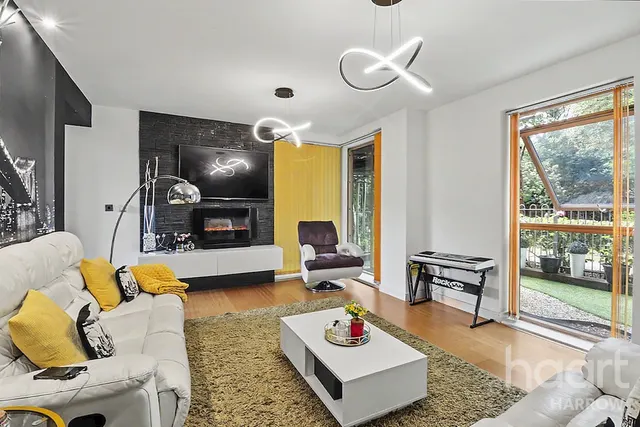 Douglas Close, Stanmore, HA7, photo 3