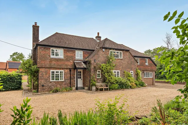 New Road, Billingshurst, RH14, photo 1