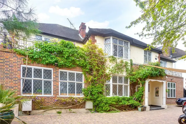 Sutherland Grove, London, SW18, photo 1