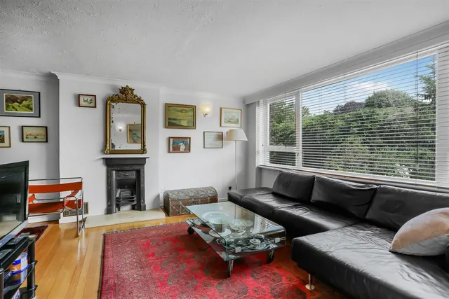 Photo 2 — Cavendish Road, Sutton, SM2 5ER