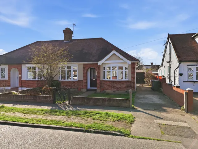 Gordon Road, Grays, Essex, RM16 2GN, photo 1