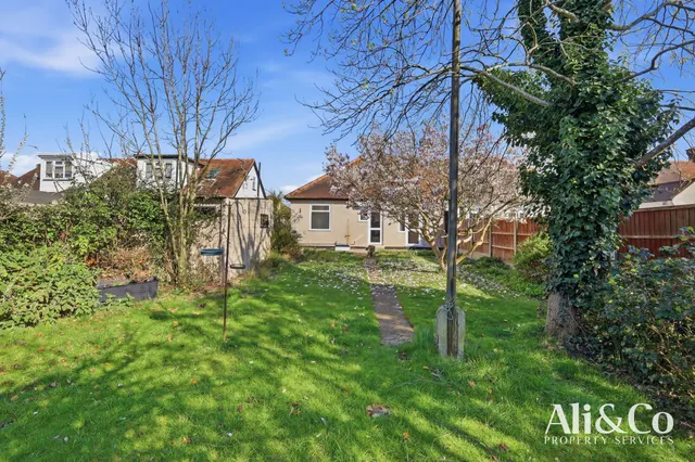 Photo 3 — Gordon Road, Grays, Essex, RM16 2GN