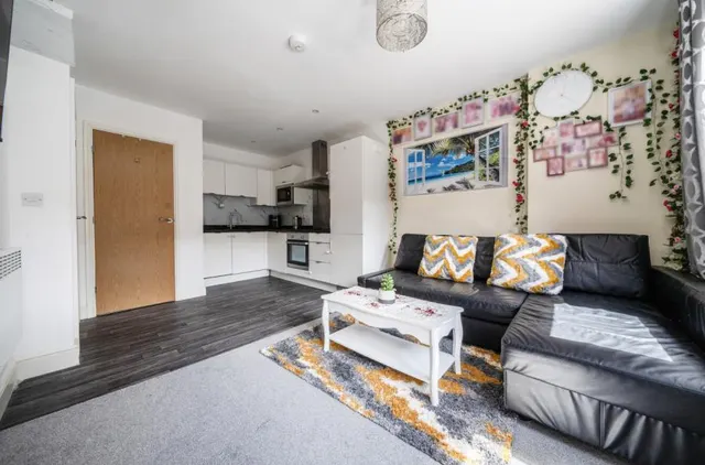 Whitchurch Lane, Bristol, BS14, photo 3