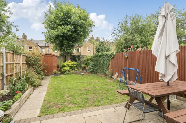 Holtwhites Hill, Enfield, EN2, photo 2