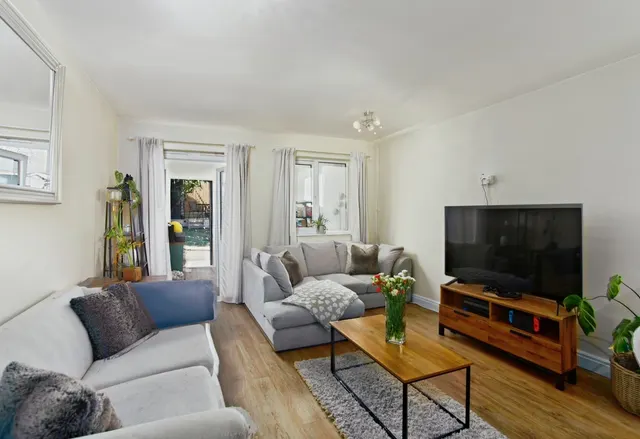 McRae Lane, MITCHAM, Surrey, CR4, photo 1
