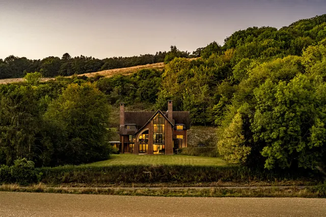 Checkendon Hill House, RG8, photo 1