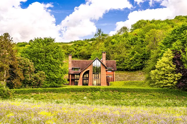 Checkendon Hill House, RG8, photo 3